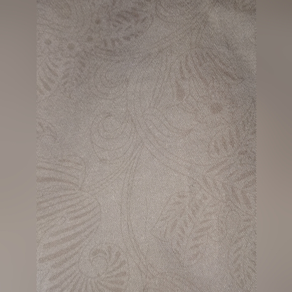 Simply Vera khaki color pants with subtle all over print - Picture 2 of 4